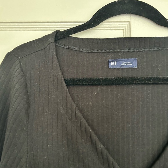 Gap V-Neck Button Down Shirt in Black / Sz M - Picture 4 of 4